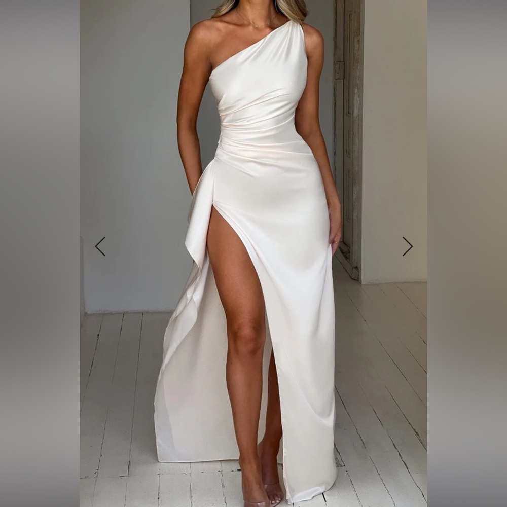 BABYBOO FASHION Ivory maxi dress